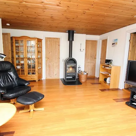 Three-bedroom Holiday In * Hals