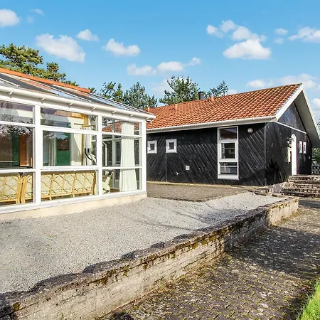 Three-bedroom Holiday In * Hals