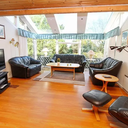 Three-bedroom Holiday In * Hals